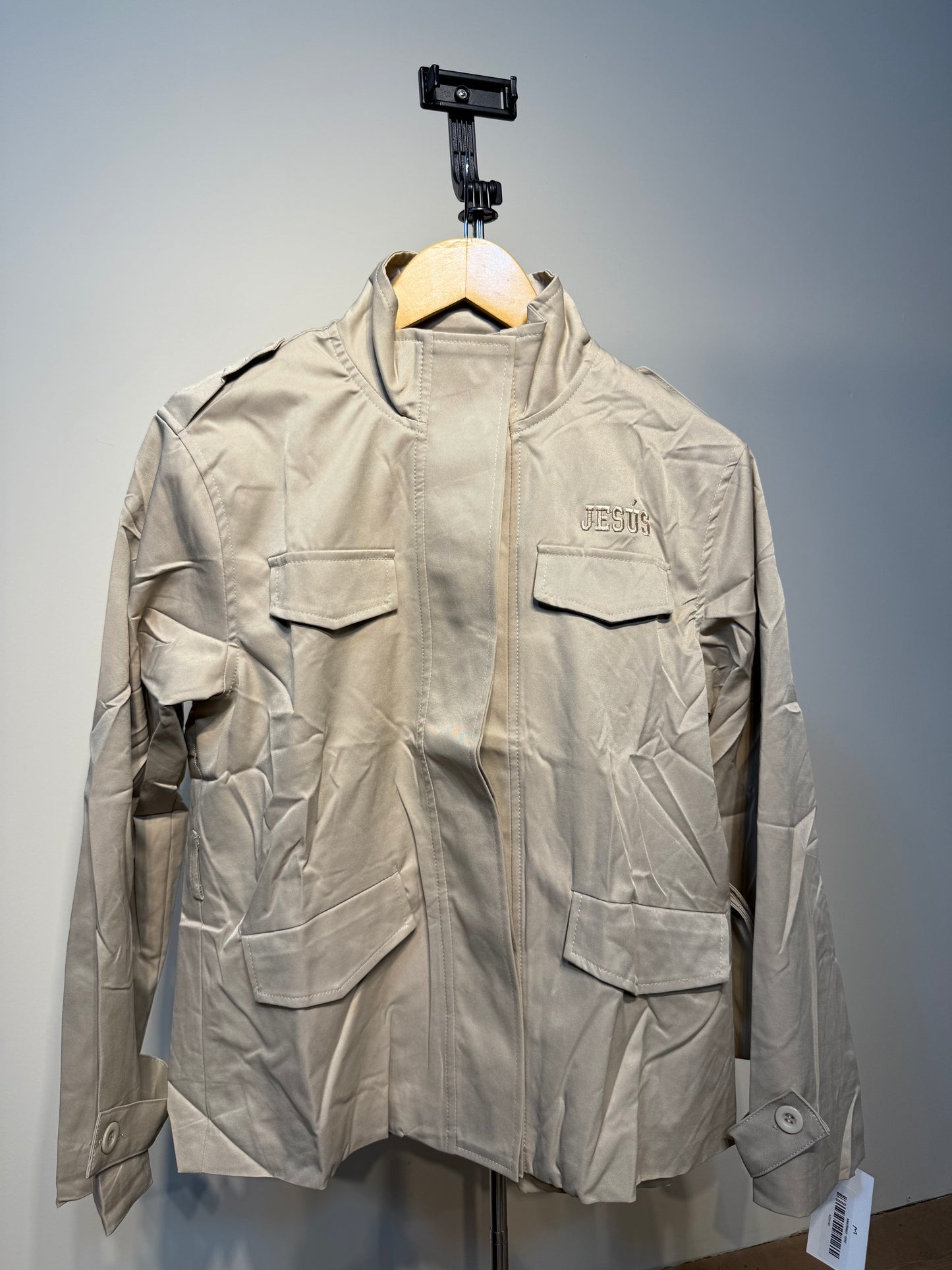 LIVE · Chaqueta tipo Parca Jesus