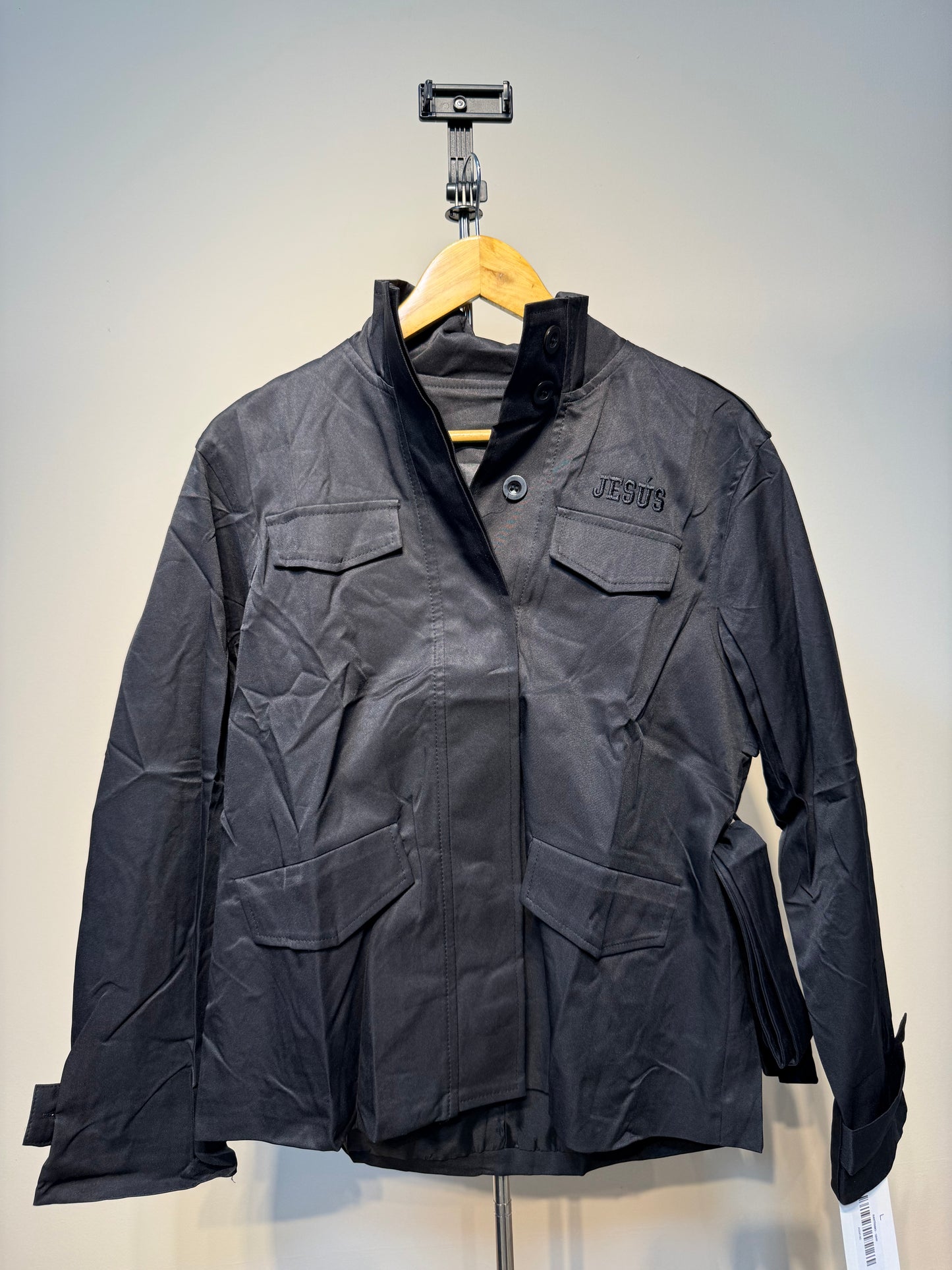 LIVE · Chaqueta tipo Parca Jesus