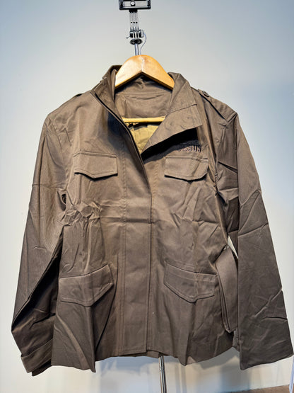 LIVE · Chaqueta tipo Parca Jesus
