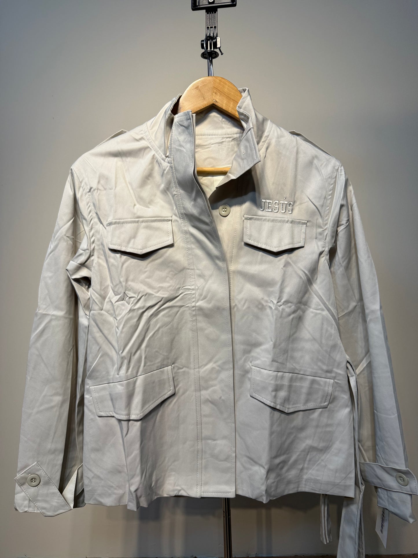 LIVE · Chaqueta tipo Parca Jesus